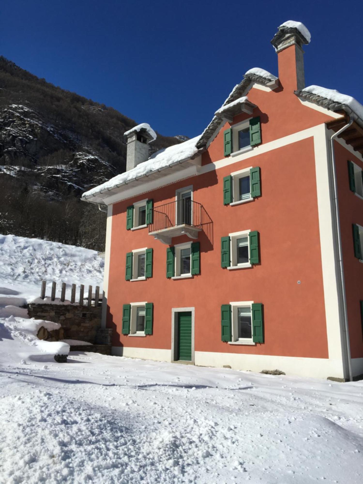 Myverzasca Resort Casa Rossa Brione  المظهر الخارجي الصورة
