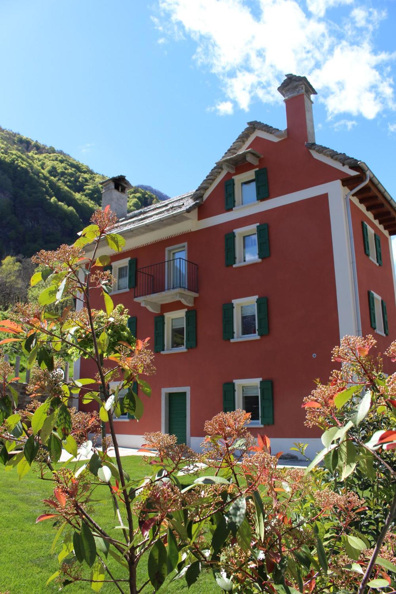 Myverzasca Resort Casa Rossa Brione  المظهر الخارجي الصورة
