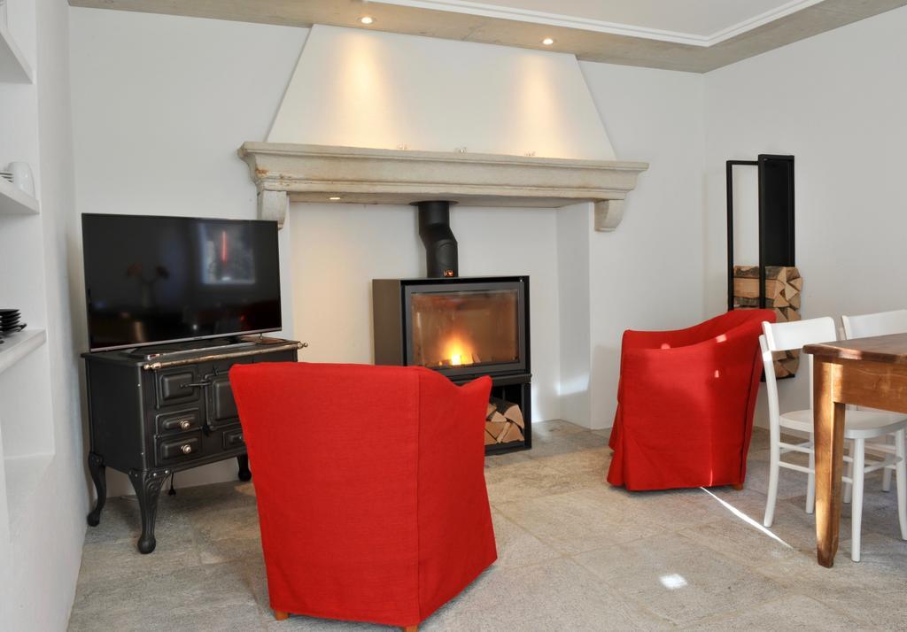 Myverzasca Resort Casa Rossa Brione  الغرفة الصورة