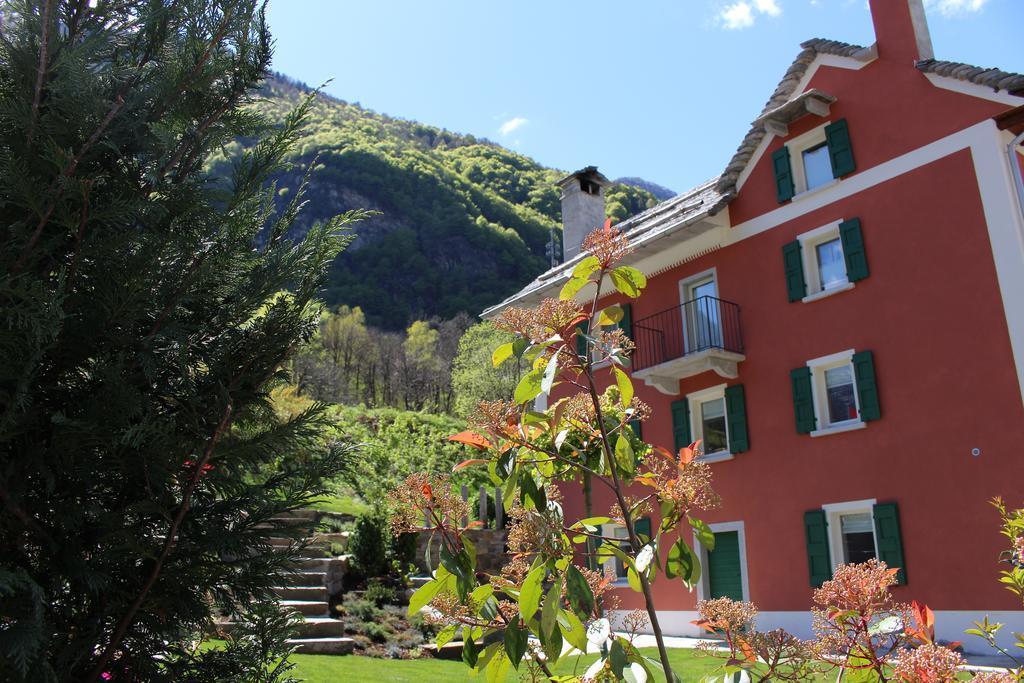 Myverzasca Resort Casa Rossa Brione  المظهر الخارجي الصورة