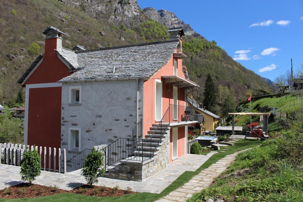 Myverzasca Resort Casa Rossa Brione  المظهر الخارجي الصورة