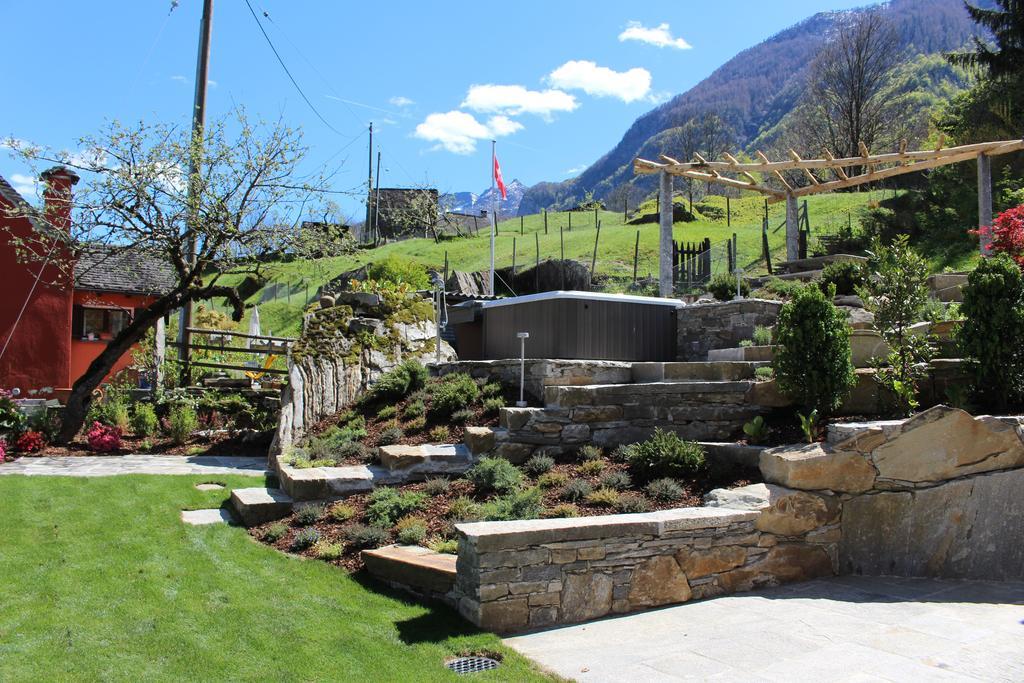 Myverzasca Resort Casa Rossa Brione  المظهر الخارجي الصورة