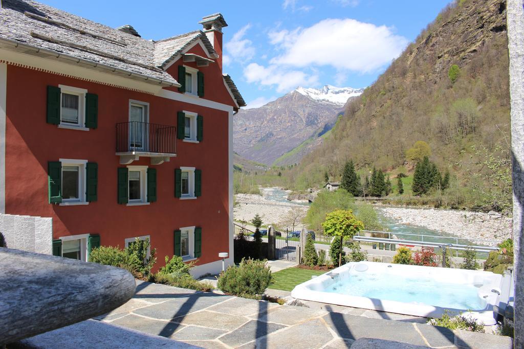 Myverzasca Resort Casa Rossa Brione  المظهر الخارجي الصورة
