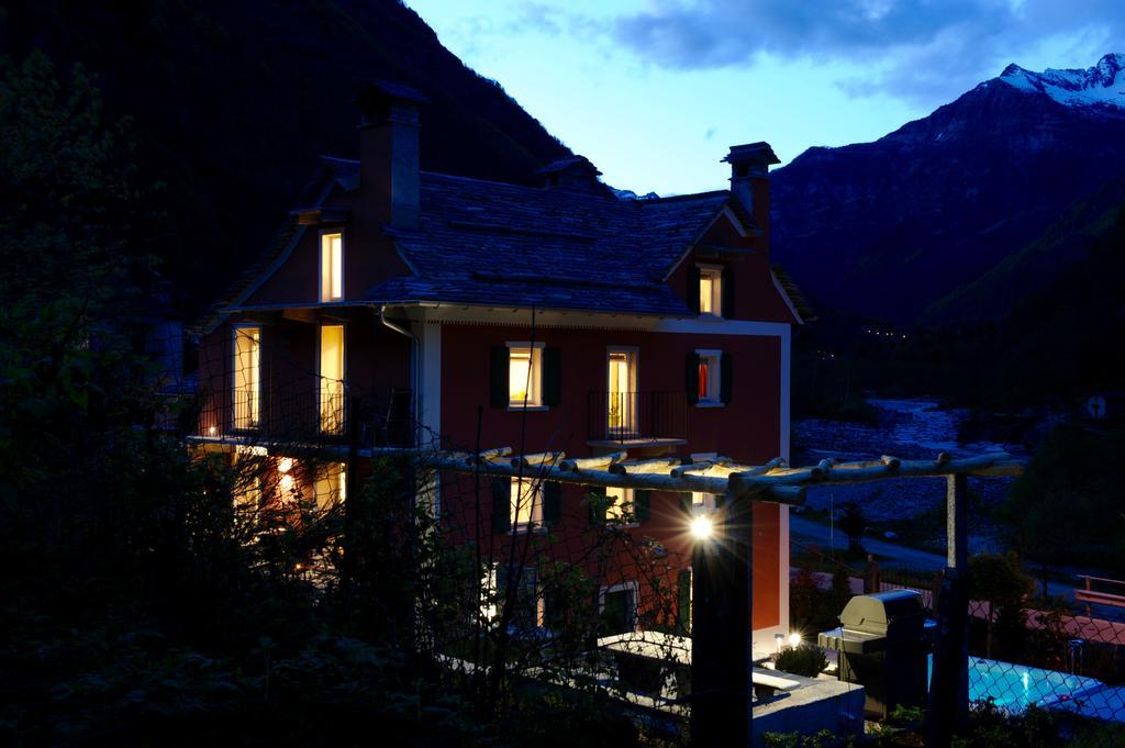 Myverzasca Resort Casa Rossa Brione  المظهر الخارجي الصورة